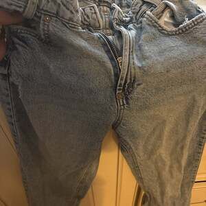 Zara Girls Mom Fit Jeans Size 13-14 Distressed Adjustable Waist